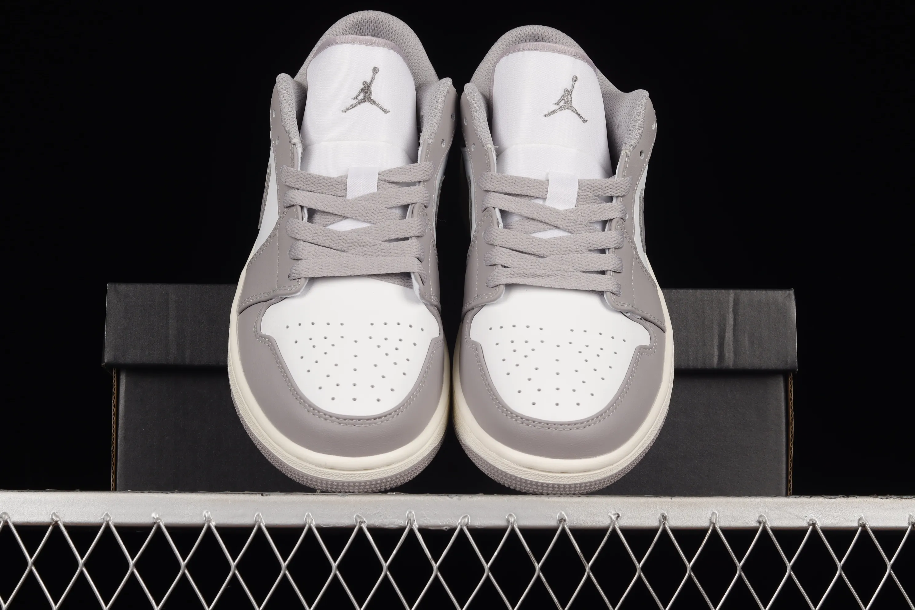 All categories Air Jordan Jordan series basketball shoes Air Jordan 1 Low Z version Air Jordan 1 Low "Vintage Grey" AJ1 Joe 1 white gray low-top basketball shoes 553558-053